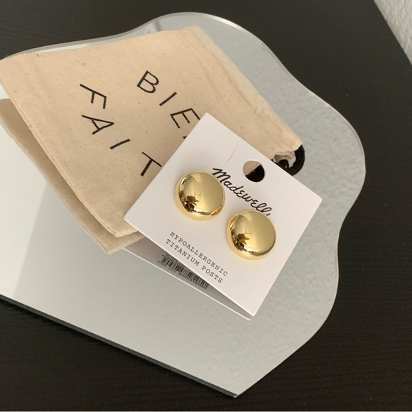 New Madewell Button Stud Earrings Color Pale Gold - Picture 4 of 4